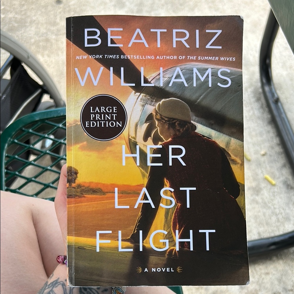 Her Last Flight by Beatriz Williams - Large Print Edition